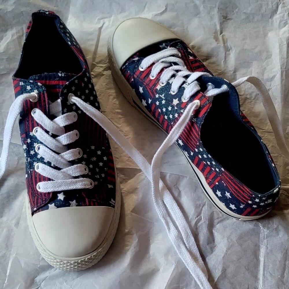 NEVER WORN - AIRWALK TENNIS SHOES - SIZE 8